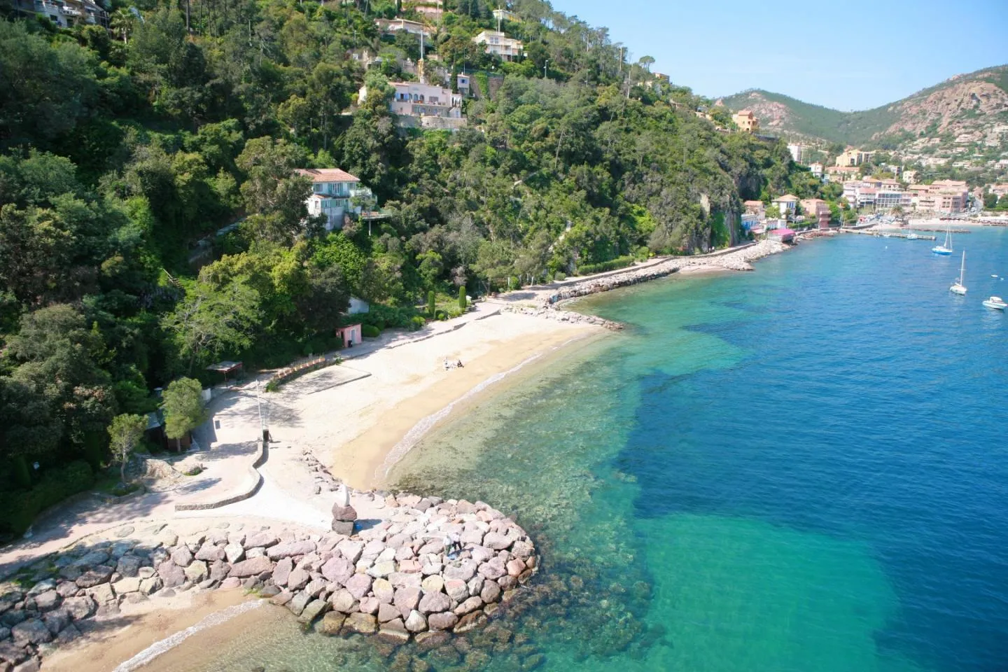 Plages de l’Estérel mer turquoise Côte d’Azur à proximité